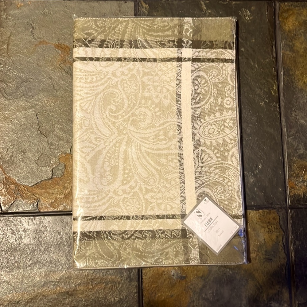 NWT CLODIA Dinning Room Table Runner 13” X 72”